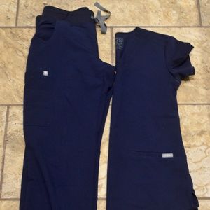 Figs XS navy scrub set